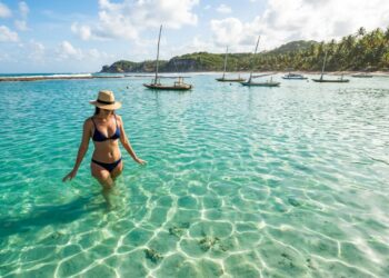 Escondido entre coqueirais no Caribe brasileiro: o vilarejo com mar transparente que fez o país esquecer Maragogi