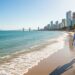 A capital brasileira onde o verão nunca acaba e o mar parece uma piscina, e que já rivaliza com cidades como Lisboa
