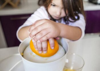 A psicologia sugere que filhos únicos dos anos 90 desenvolveram autonomia emocional por aprenderem a se virar sozinhos