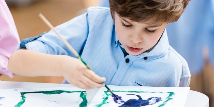 Psicologia revela por que crianças que desenham com frequência desenvolvem mais inteligência e criatividade