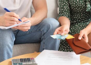 A psicologia diz que pessoas que evitam olhar extrato bancário podem estar lidando com ansiedade financeira silenciosa