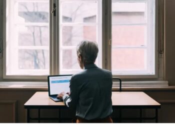 Aos 88 anos, ela ainda trabalha e mora com a enteada e revela por que perdeu quase meio milhão