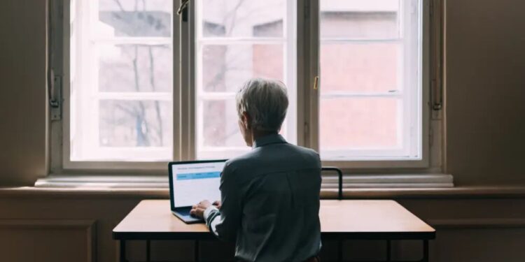 Aos 88 anos, ela ainda trabalha e mora com a enteada e revela por que perdeu quase meio milhão