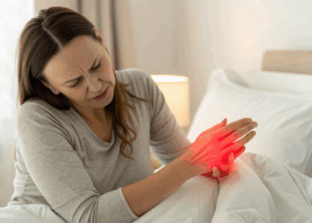 Acordar com as mãos dormentes todos os dias não é normal e pode ser um alerta do corpo