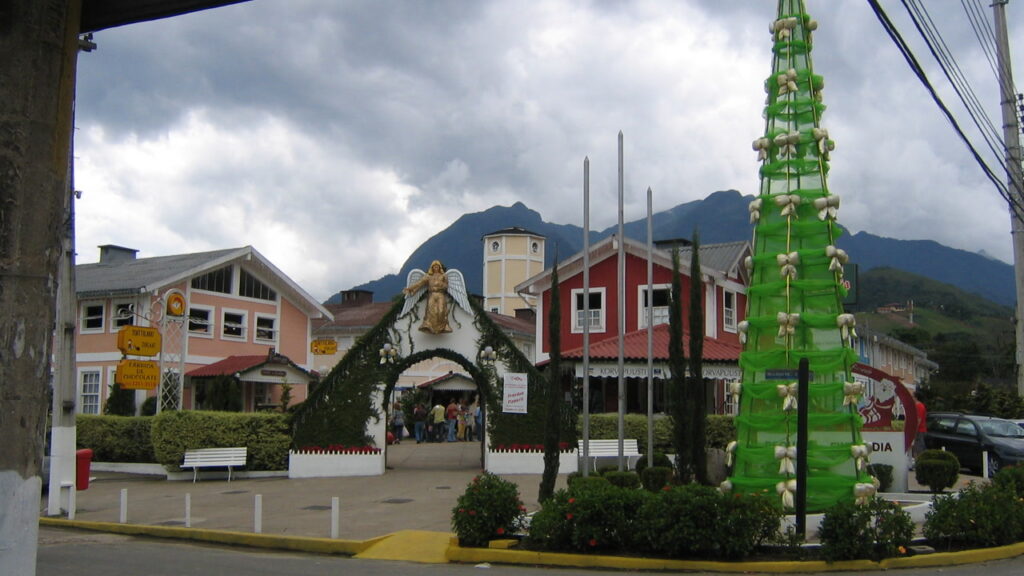 A única colônia finlandesa do Brasil fica no interior do Rio e tem Casa do Papai Noel aberta o ano inteiro