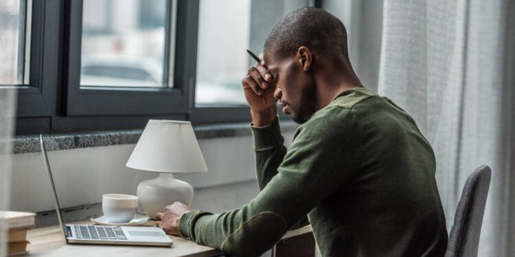 A psicologia aponta que quem precisa estar sempre ocupado pode estar evitando lidar com emoções internas