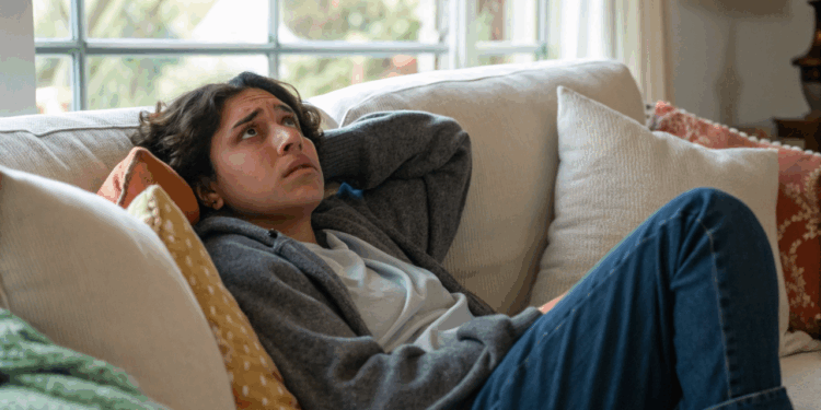 A psicologia diz que quem se sente culpado ao descansar pode estar preso a padrões de produtividade tóxica