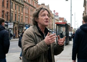 A psicologia sugere que falar sozinho em voz alta enquanto realiza tarefas domésticas pela casa é característico desse tipo de pessoa