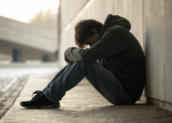 Quem se sente insuficiente constantemente pode ter crescido sem validação emocional adequada