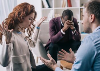 Psicologia revela por que evitar conflitos pode parecer proteção emocional, mas acaba gerando distanciamento e desgaste nos relacionamentos