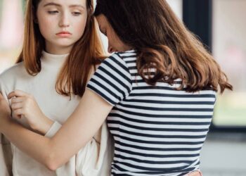 Pessoas que se conectam rápido e depois se afastam silenciosamente muitas vezes sentem solidão sem perceber