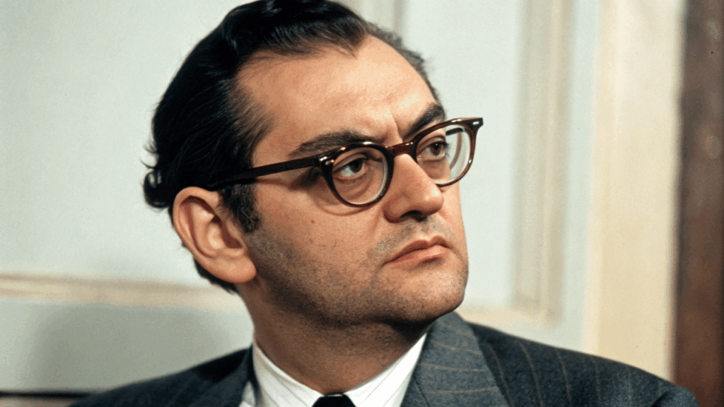 Stanley Kubrick, cineasta americano (1928–1999): "Tudo já foi feito. Toda história já foi contada, toda cena já foi filmada. Nosso trabalho é fazer melhor.”