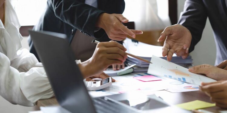 A psicologia diz que quem evita compromissos longos pode temer perda de controle do tempo