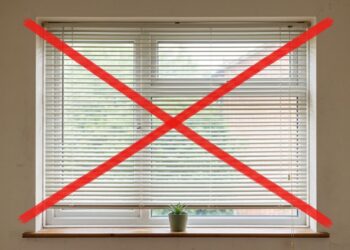 Adeus à persiana de plástico horizontal que amassa facilmente: as tendências de cortinas rolô e telas solares que vão dominar em 2026