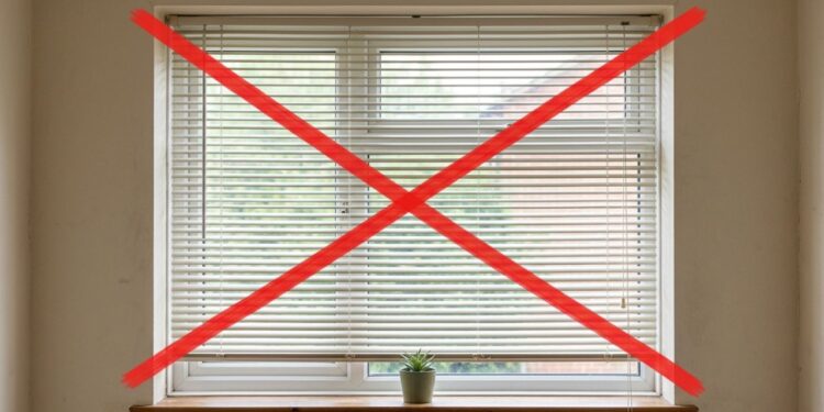 Adeus à persiana de plástico horizontal que amassa facilmente: as tendências de cortinas rolô e telas solares que vão dominar em 2026
