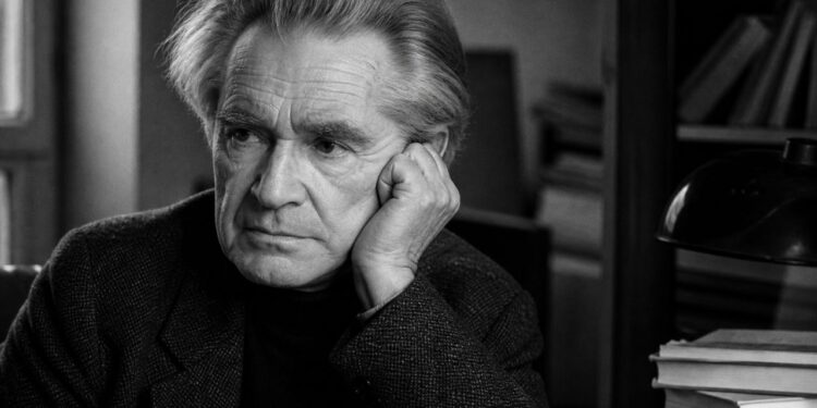 Emil Cioran, pensador do pessimismo e da existência: “Não habitamos um país, habitamos uma língua”