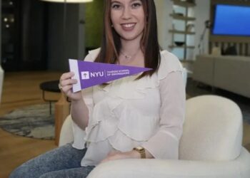 Ela foi aprovada numa das universidades mais famosas dos EUA mas a escolha que fez surpreendeu todo mundo