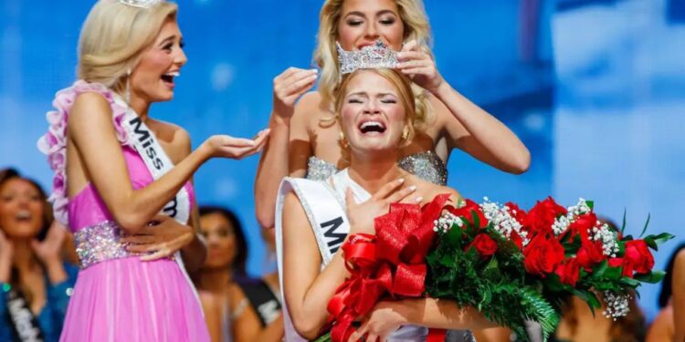 A nova Miss América revelou como pagou a faculdade inteira sem ficar devendo nada