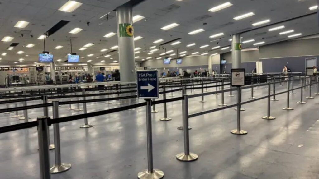 Cassinos de Las Vegas estão fazendo algo inusitado pelos funcionários de segurança dos aeroportos e o motivo é estratégico