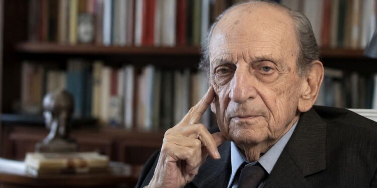 Norberto Bobbio, pensador da democracia e do direito: “O problema fundamental dos direitos humanos é protegê-los”