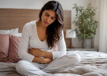 Dor forte na menstruação nem sempre é normal e médicos fazem alerta as mulheres