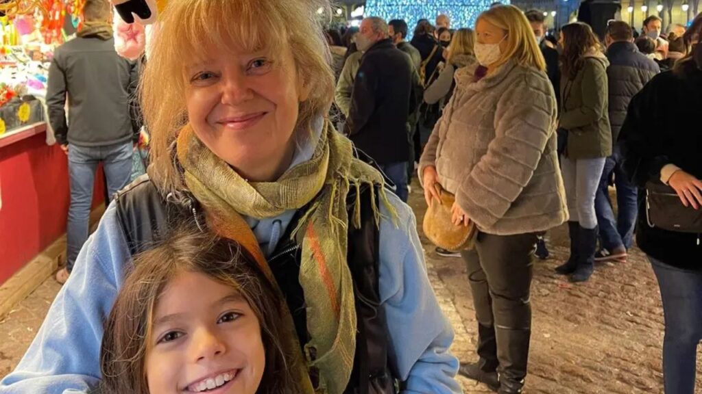 Criei minha filha em Berlim, Madrid e Dublin. Cada país me ensinou como criar um adolescente independente.
