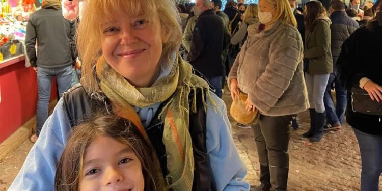 Criei minha filha em Berlim, Madrid e Dublin. Cada país me ensinou como criar um adolescente independente.