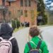 Sou americano e crio dois filhos na Suíça. Eles começaram a caminhar para a escola sem mim quando estavam no jardim de infância.