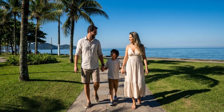 5,3 km de orla verde: a cidade do litoral paulista que entrou para o Guinness com o maior jardim de praia do mundo