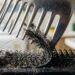 Como limpar o velcro do rodo Mop e as cerdas da vassoura: veja como deixá-los sem cabelos enroscados e prontos para uso