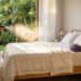 Misturar álcool 70%, água e algumas gotas de essência de lavanda para borrifar na cama: um truque inteligente para dormir melhor