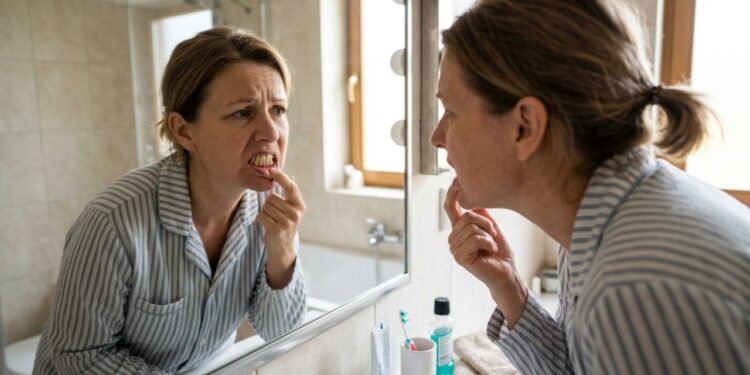 Cuidado com a alimentação: alguns hábitos podem enfraquecer dentes e gengivas sem você perceber