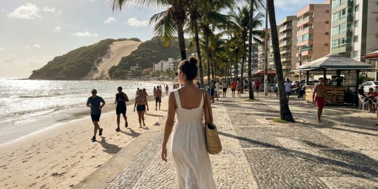Cerca de 300 dias de sol por ano e águas mornas constantes: esta capital nordestina foi fundada no Dia do Natal de 1599 e tem o maior parque urbano sobre dunas do Brasil