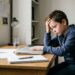 A psicologia sugere que adultos extremamente responsáveis podem vir de uma infância emocionalmente pesada e invisível