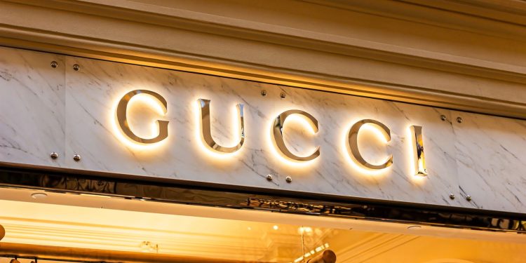 Gucci Inverno 2025 e o inédito encontro entre os anos 60 e 70