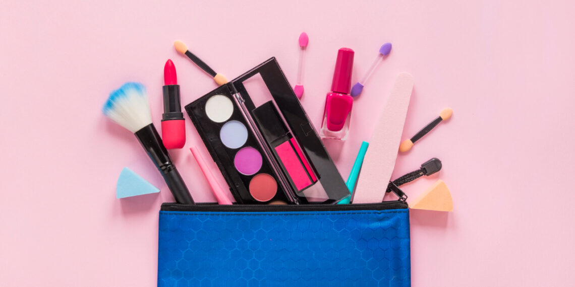 Transforme sombras de maquiagem em esmaltes incríveis!