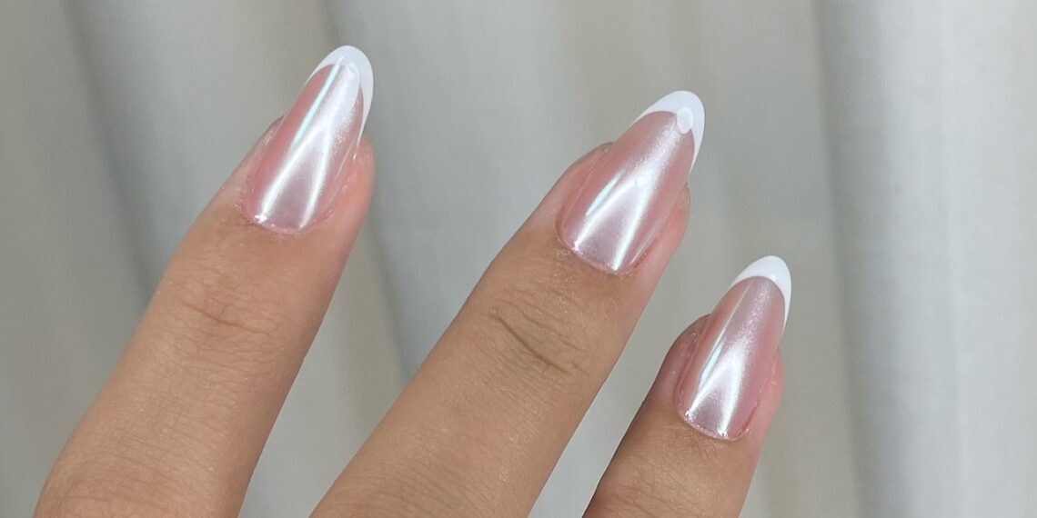 Como aplicar o efeito cromado nas unhas e arrasar com glamour
