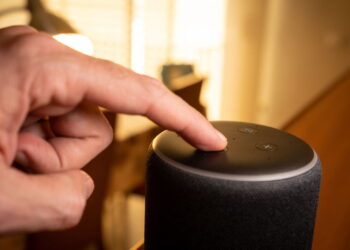 Novas lâmpadas inteligentes com Alexa saiba como economizar mais com elas