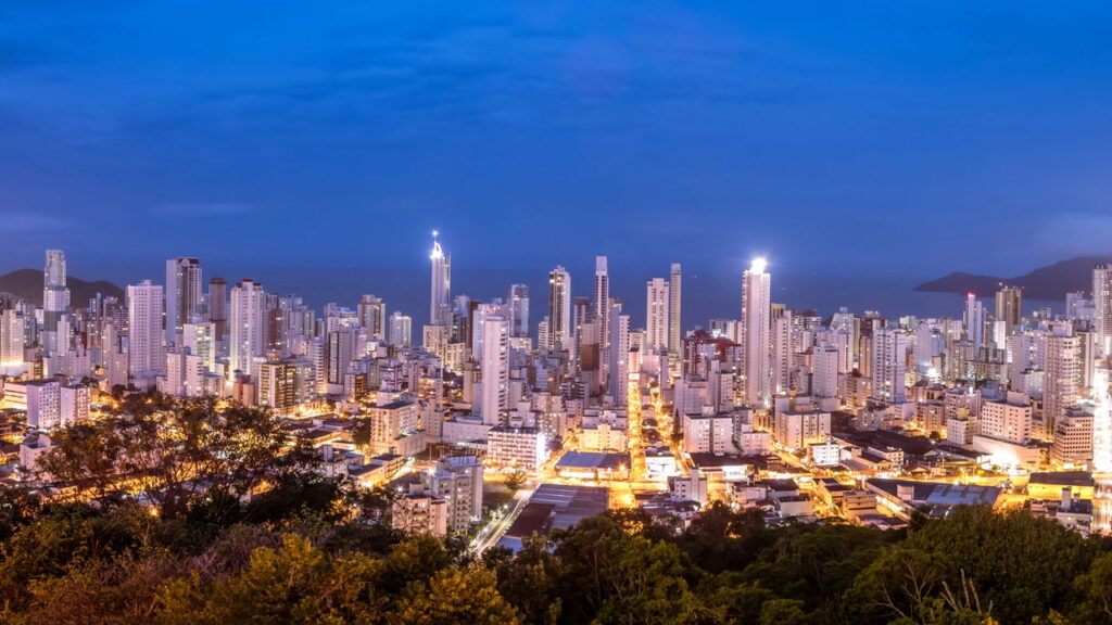 Conheça as cidades brasileiras com as noites mais imperdíveis