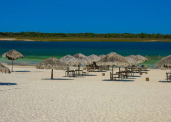 O melhor destino de praia no Brasil para relaxar e se encantar