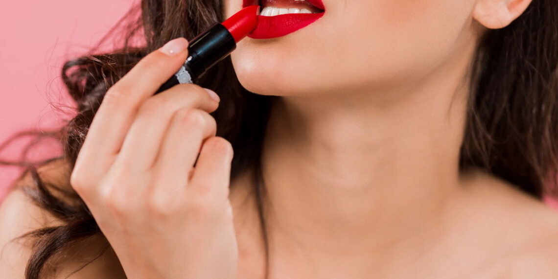 O poder do batom vermelho: A chave para um visual impactante