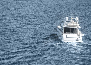 Experiência única de barco pelos paraísos naturais do Brasil