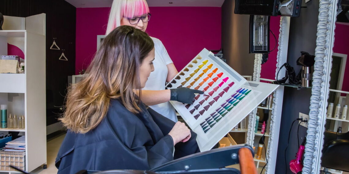 Como escolher a cor perfeita para o seu cabelo e estilo pessoal