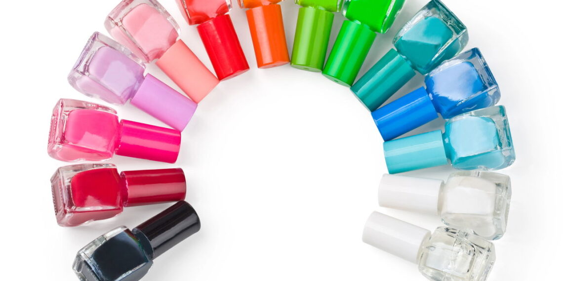 Os 5 melhores esmaltes em tons frios para um visual sofisticado
