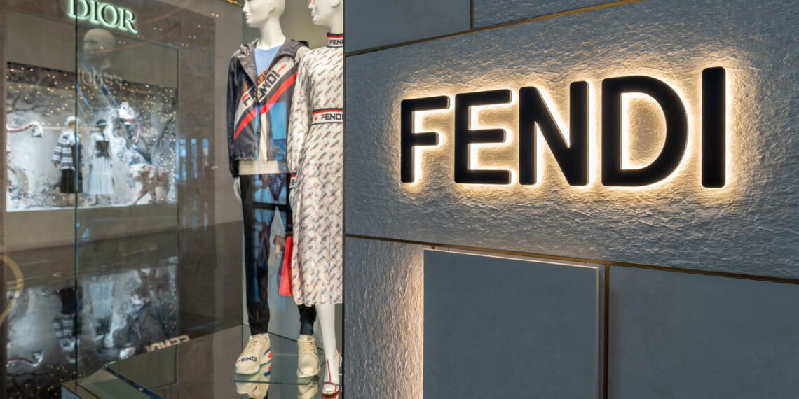 Fendi celebrou 100 anos de moda em um desfile inesquecível