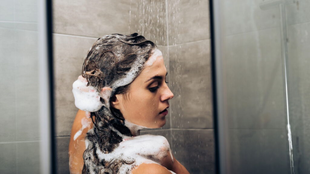Dicas imperdíveis de como evitar danos ao cabelo no verão