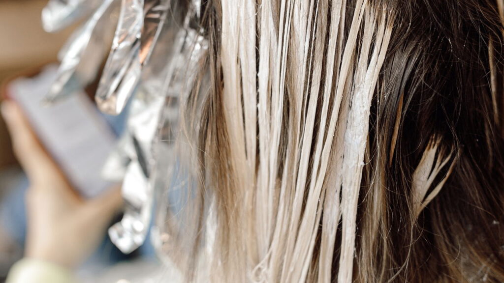 Como escolher a cor perfeita para o seu cabelo e estilo pessoal