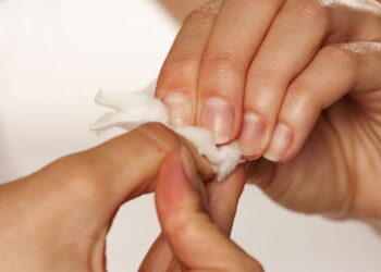 O que você precisa saber antes de remover o esmalte em gel