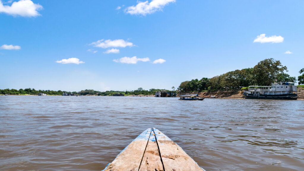 Experiência única de barco pelos paraísos naturais do Brasil