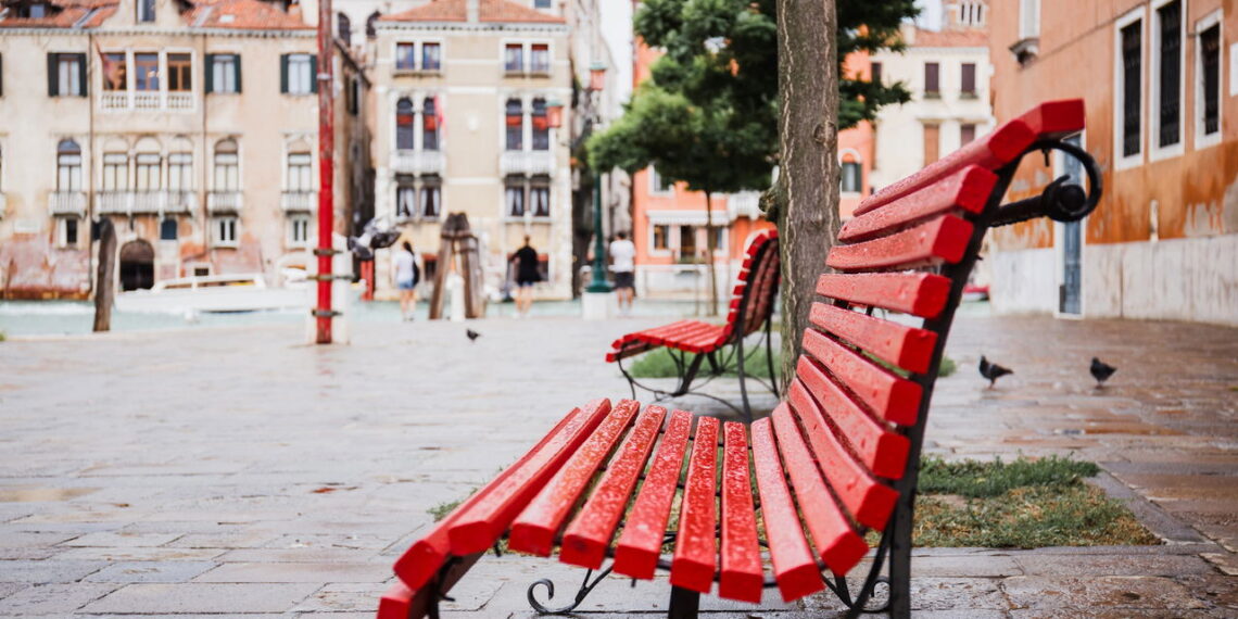 A cidade única que flutua sobre as águas e encanta o mundo